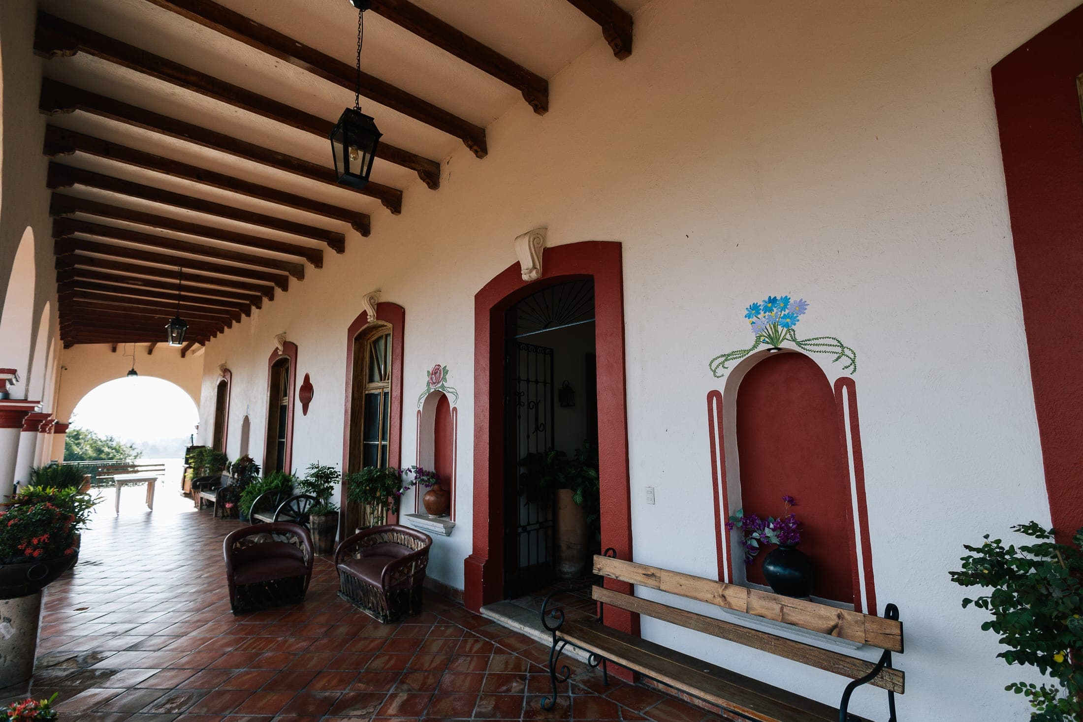 Mirador hacia el valle desde la terraza de la hacienda